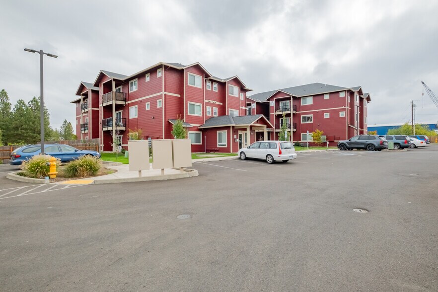 More Photos Of 13001 S Crompton's Ln, Molalla Apartments For Sale