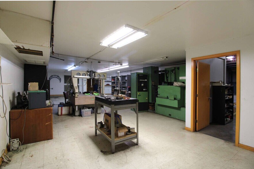 More Photos Of 1416 Alpine Blvd, Bossier City Manufacturing For Sale