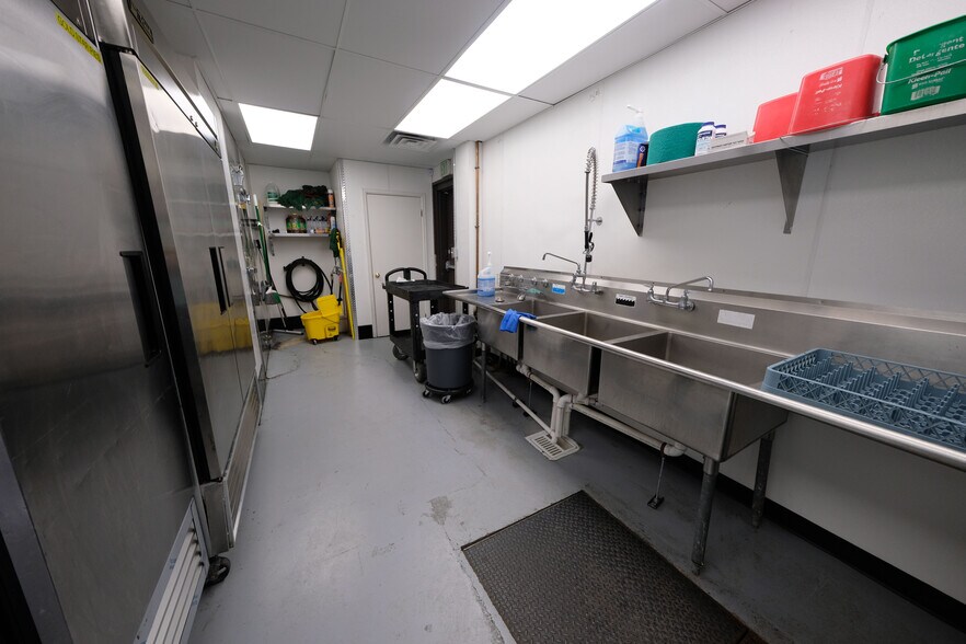 More Photos Of 1753 S 8th St, Colorado Springs Office For Lease