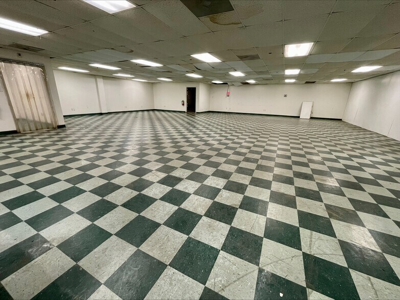 More Photos Of 2282 FM 2495, Athens Distribution For Sale