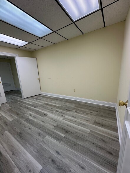 More Photos Of 1804 Oak Tree Rd, Edison Medical For Lease