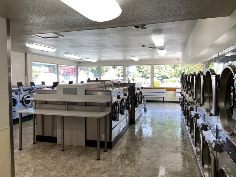 More Photos Of 1921 Virginia Ave, North Bend Freestanding For Sale