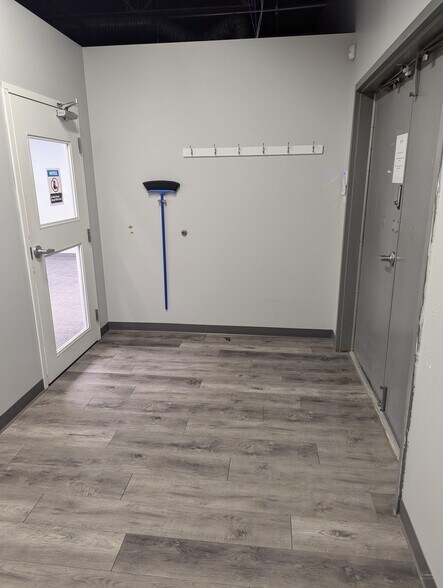 More Photos Of 103 Scurfield Blvd, Winnipeg Flex For Lease