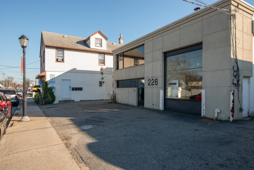 More Photos Of 226 Westbury Ave, Carle Place Warehouse For Lease