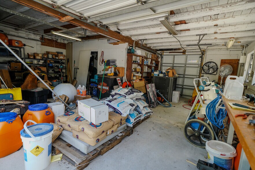 More Photos Of 131-135 Ellis Dr, Tavernier Storefront Retail Residential For Sale