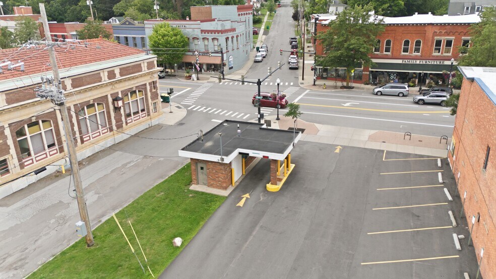More Photos Of 14-16 Main St S, Perry Bank For Sale
