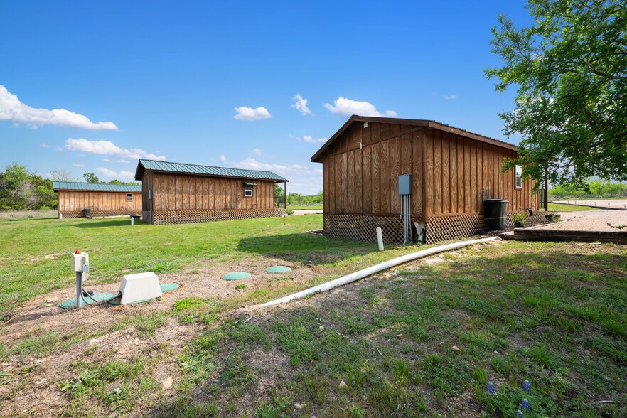 More Photos Of 212 Co 413 rd, Spicewood Hotel For Sale