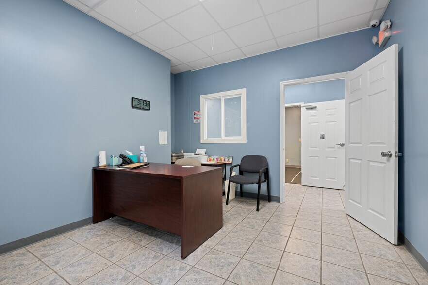 More Photos Of 1481 Dean Forest Rd, Savannah Medical For Lease