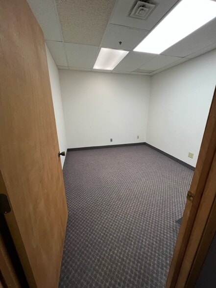 More Photos Of 2525 Nevada Ave N, Golden Valley Light Distribution For Sale