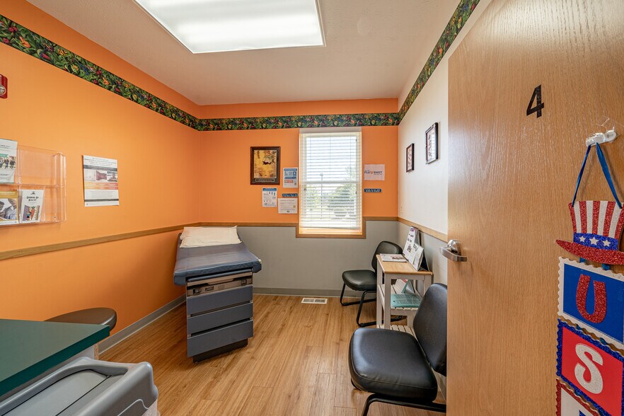 More Photos Of 353 Island Cottage Rd, Rochester Medical For Sale