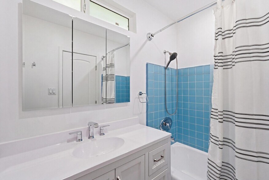 More Photos Of 5236 Bellingham Ave, Valley Village Apartments For Sale