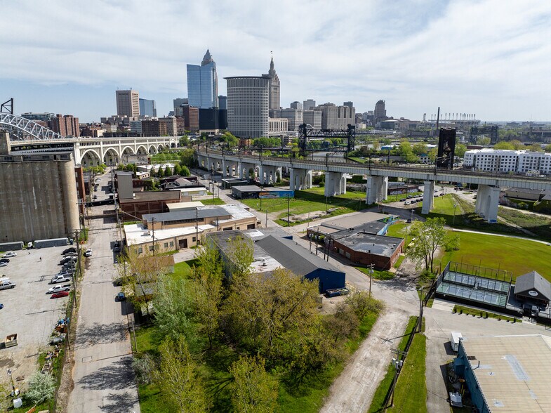 More Photos Of 1720 Fall St, Cleveland Manufacturing For Lease