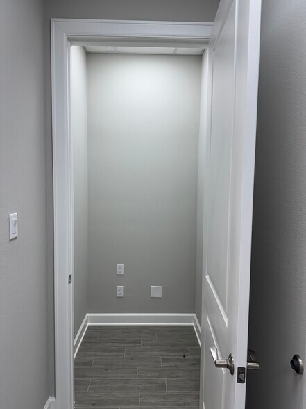 More Photos Of 26717 Westheimer Pky, Katy Flex For Sale