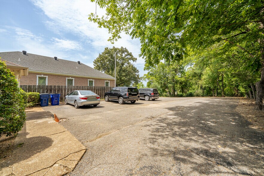 More Photos Of 40 W Main St, Savannah Office For Sale