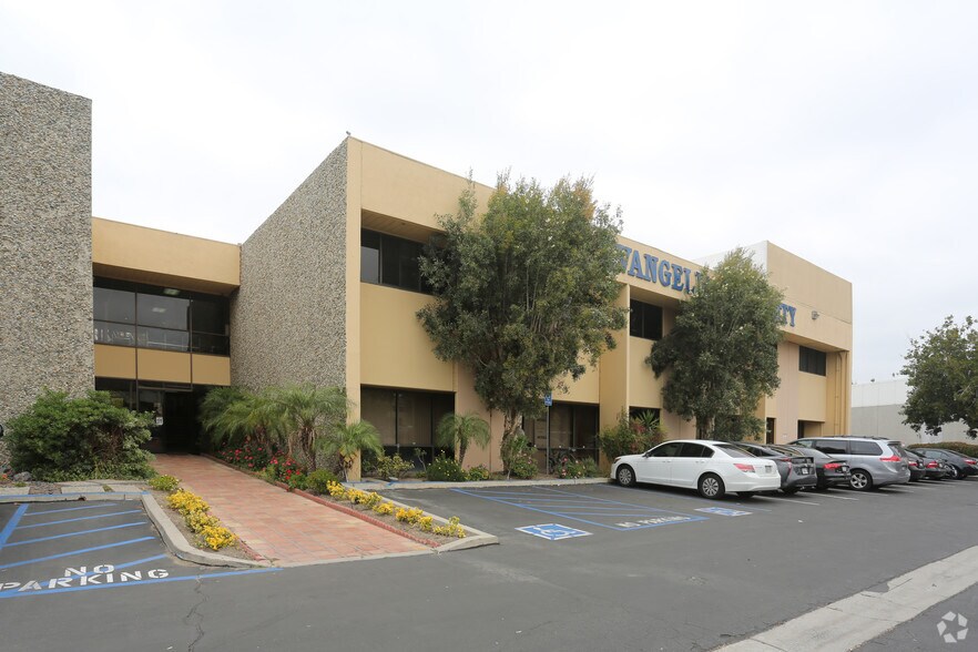 More Photos Of 2660 W Woodland Dr, Anaheim Office Residential For Lease