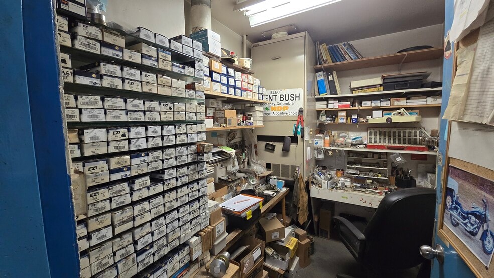 More Photos Of 1520 Canyon St, Creston Auto Repair For Sale