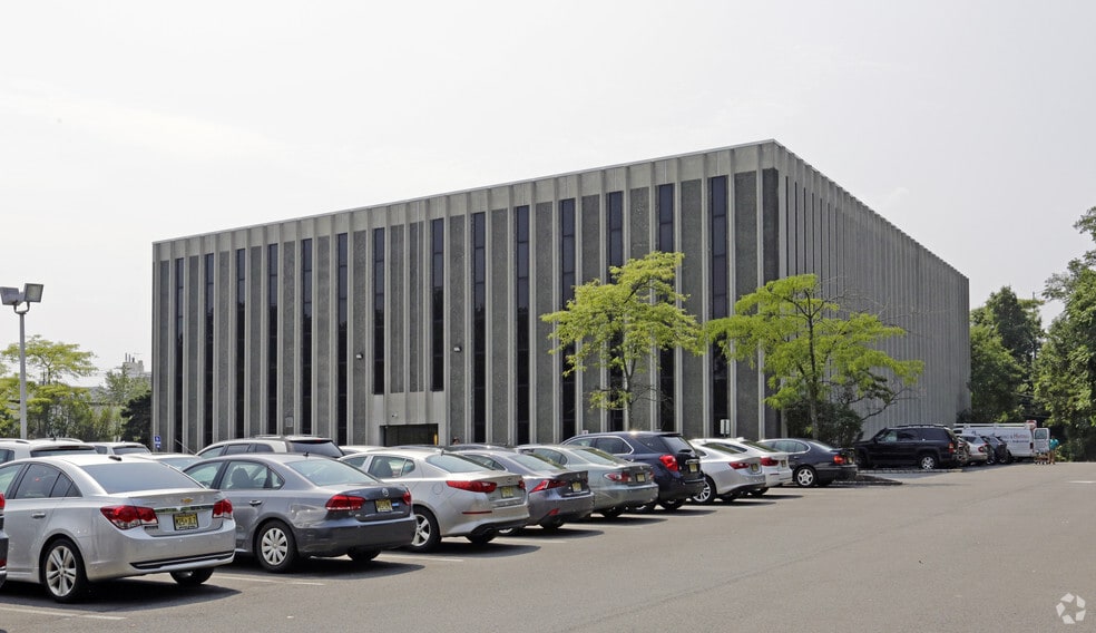 More Photos Of 67 Walnut Ave, Clark Office For Lease