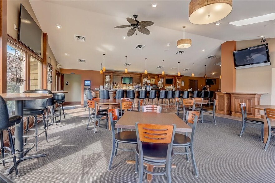 More Photos Of 800 S Main St, Lake Mills Sports And Entertainment For Sale