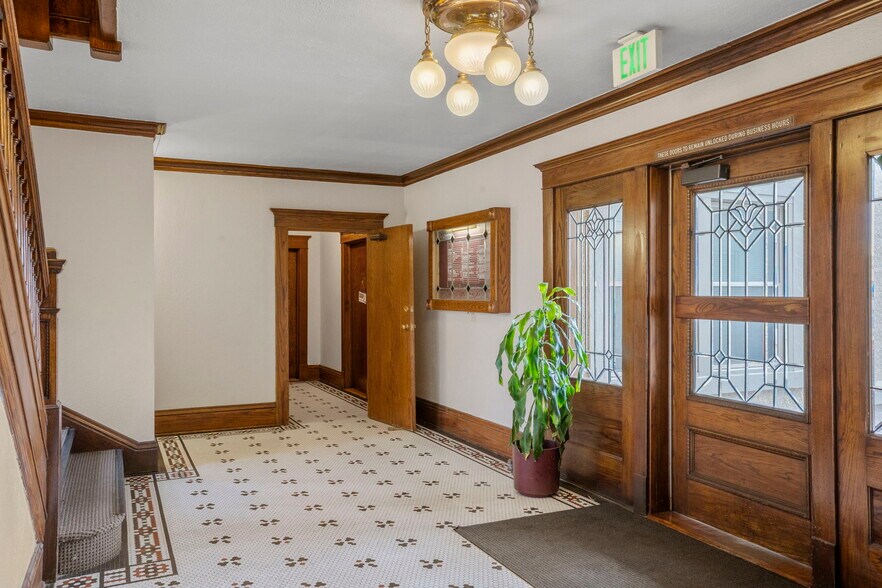 More Photos Of 10 Boulder Crescent, Colorado Springs Office For Sale