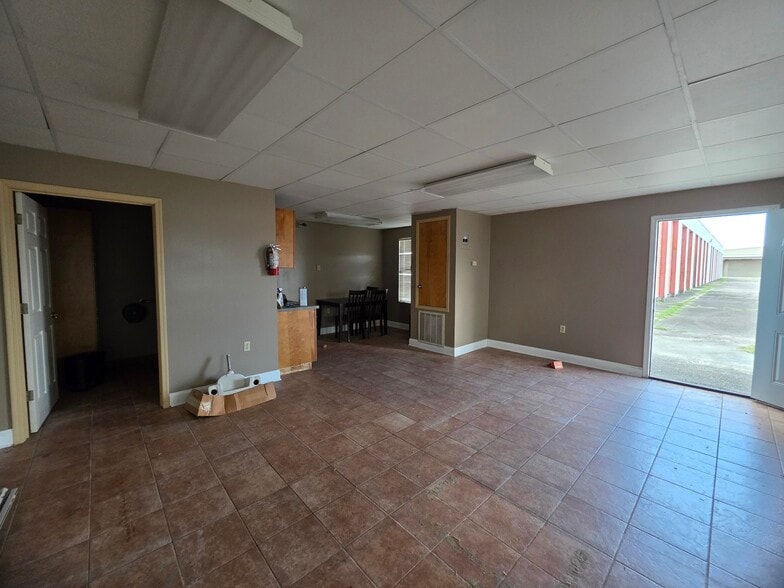 More Photos Of 7300 Westbank Expy, Marrero Distribution For Sale