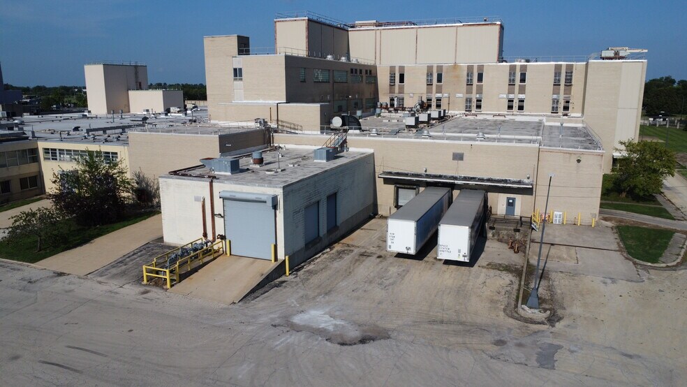 More Photos Of 1551 E Willow St, Kankakee Warehouse For Lease