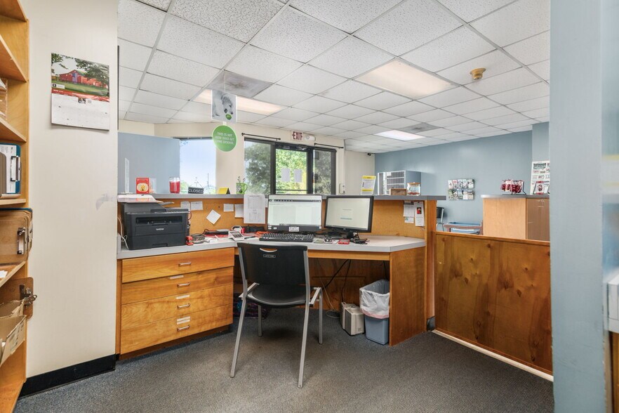 More Photos Of 3431 Waterlick Rd, Lynchburg Veterinarian Kennel For Sale