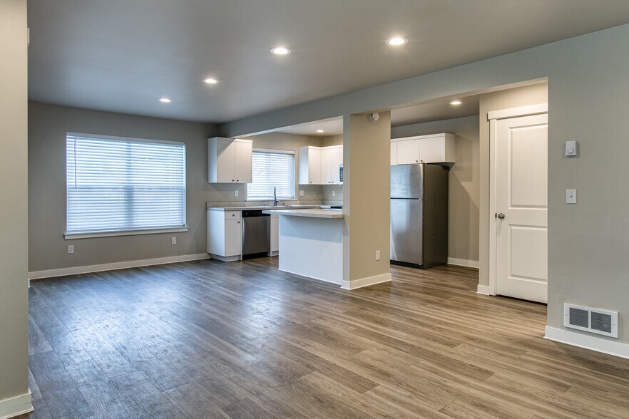 More Photos Of 1205 Boon St, Sumas Apartments For Sale