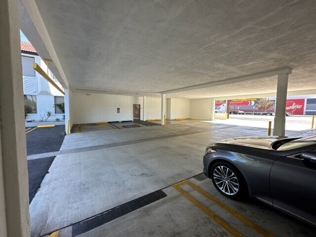 More Photos Of 23123-23129 Ventura Blvd, Woodland Hills Office For Lease