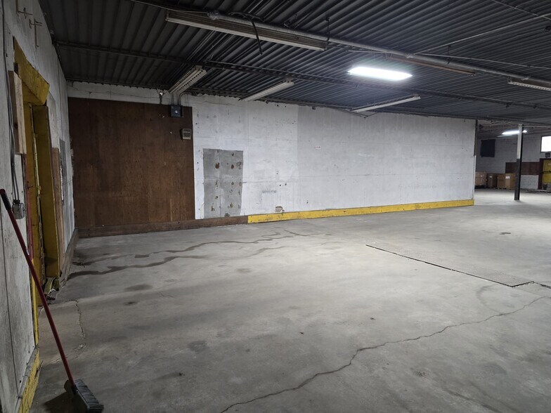 More Photos Of 15500 Woodrow Wilson St, Detroit Industrial For Lease
