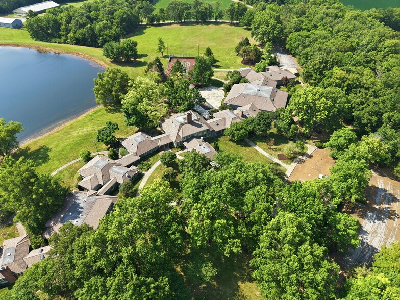 More Photos Of 1461 Highway EE, Winfield Specialty For Sale