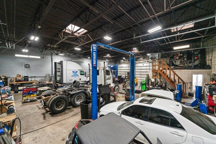 More Photos Of 5944 W 65th St, Chicago Service For Sale