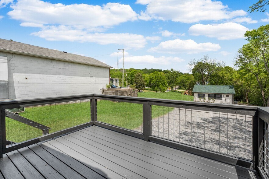 More Photos Of 709 Hart Ln, Nashville Office For Lease