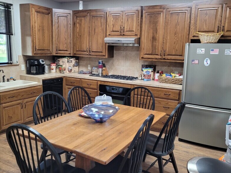 More Photos Of 589 Stonegate Dr, Katy Service For Sale