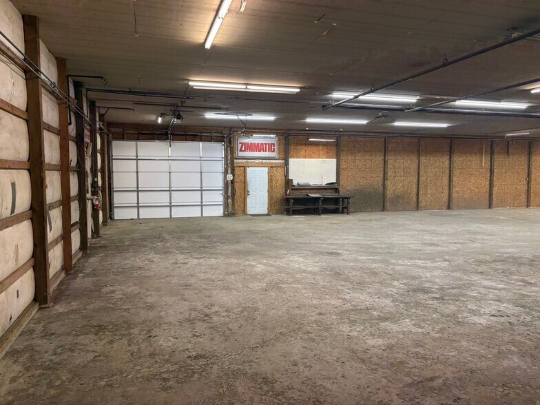 More Photos Of 500 Commerce Dr, Lakeville Flex For Lease