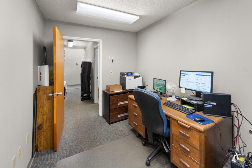 More Photos Of 421 US Highway 80 W, Garden City Freestanding For Lease