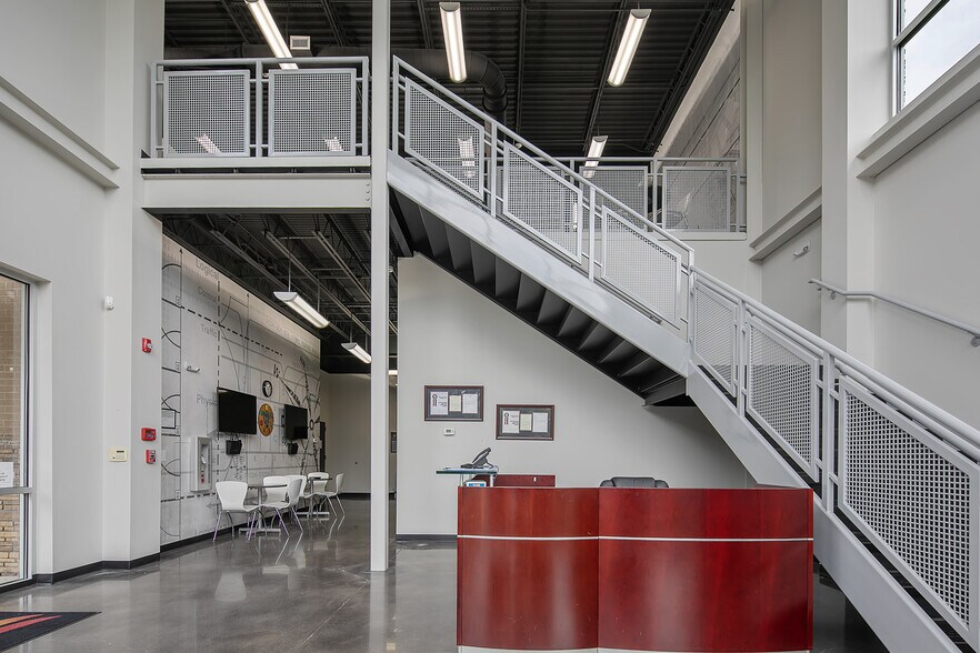 More Photos Of 2847 Bridgewood Dr, Fayetteville Office For Sale