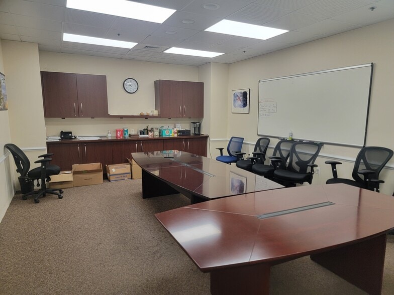 More Photos Of 7419 Lindbergh Dr, Gaithersburg Warehouse For Sale