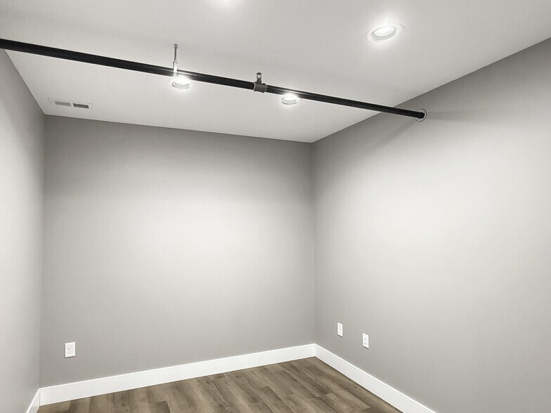 More Photos Of 1911 NE 58th Ave, Des Moines Industrial For Sale