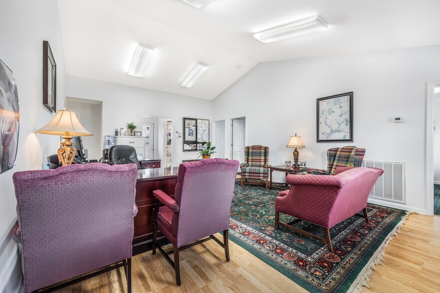 More Photos Of 13325 Jones St, Lavonia Office For Sale