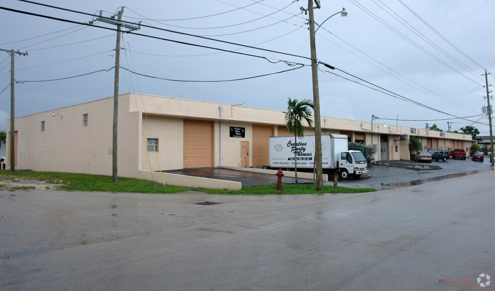 More Photos Of 272-280 SW 33rd St, Fort Lauderdale Unknown For Lease