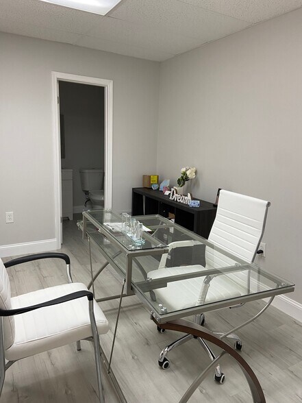More Photos Of 2650 Bahia Vista St, Sarasota Medical For Sale