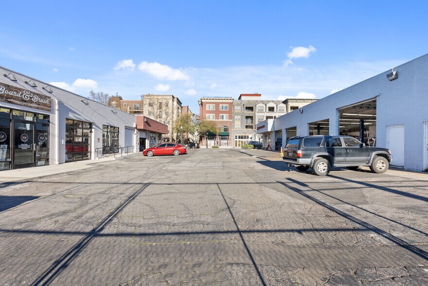 More Photos Of 24417 Main St, Santa Clarita Auto Repair For Lease