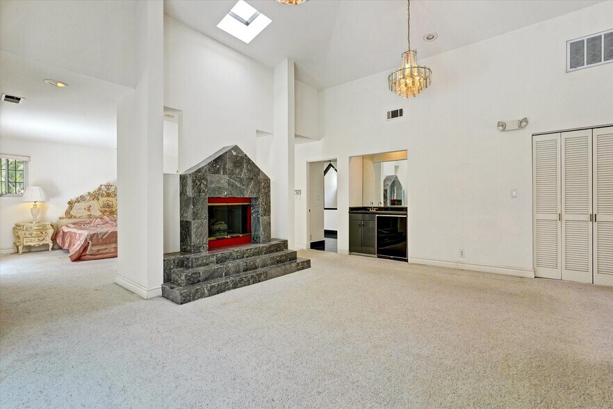 More Photos Of 4623 Hayvenhurst Ave, Encino Apartments For Sale