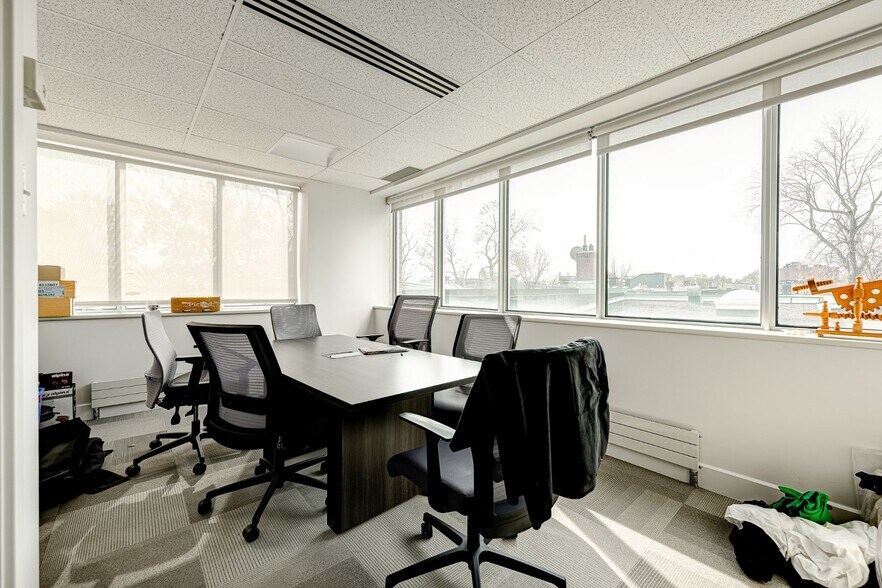 More Photos Of 2170 Boul René-Lévesque O, Montréal Medical For Lease
