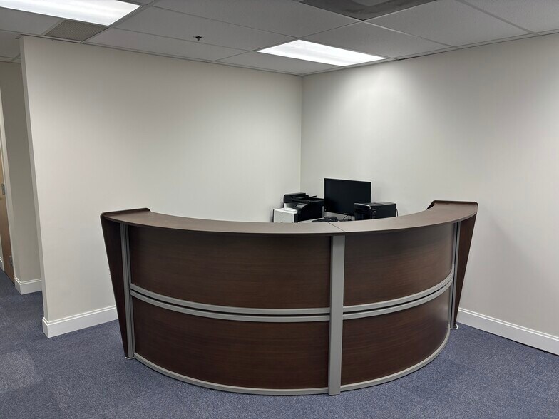 More Photos Of 1800 Town Center Dr, Reston Medical For Lease