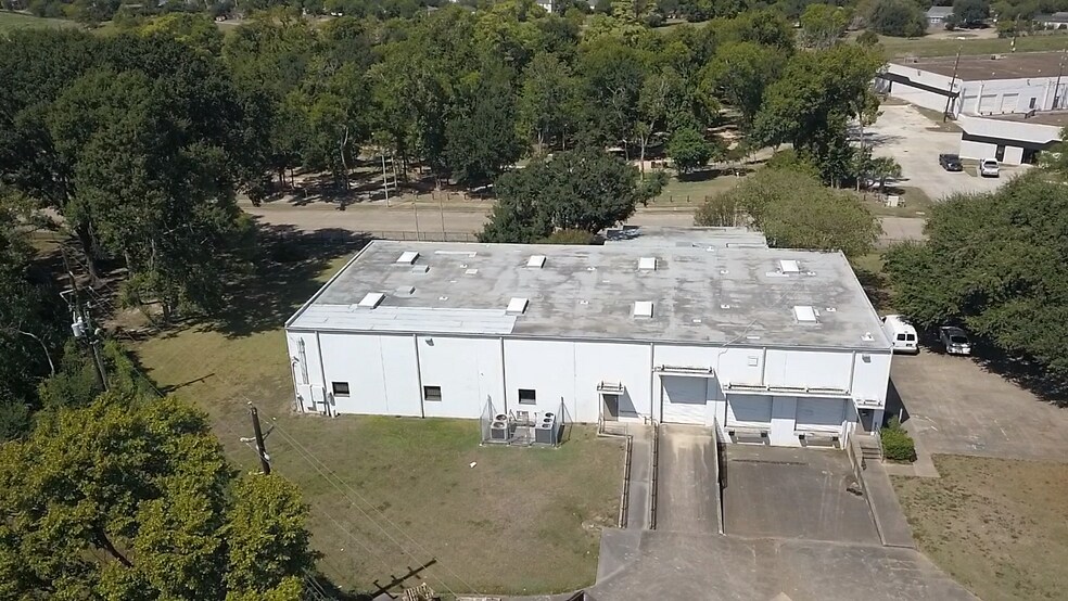 More Photos Of 740 Bradfield Rd, Houston Light Distribution For Lease