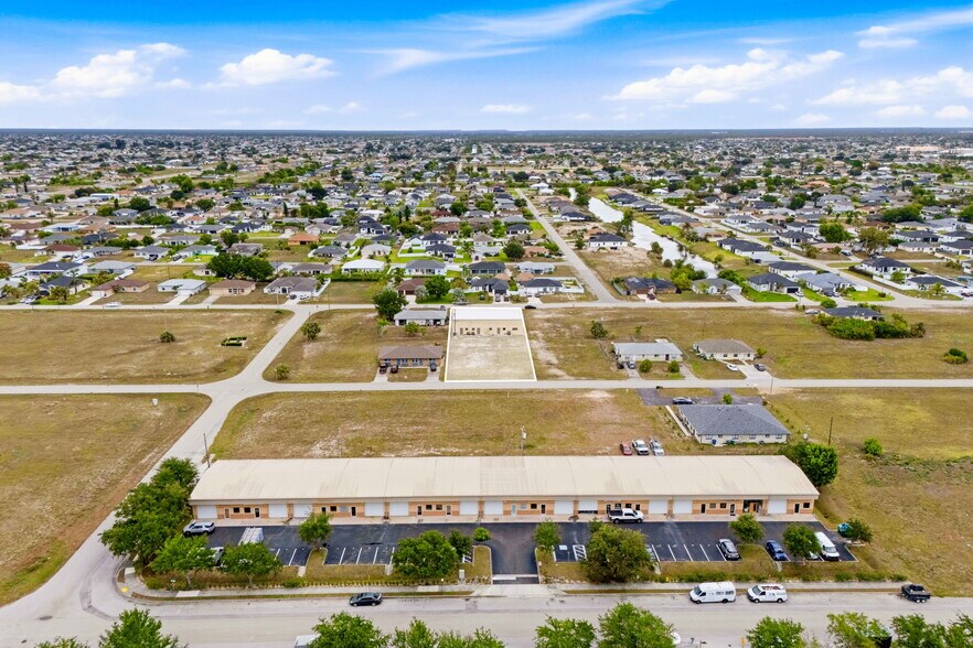 More Photos Of 1010 NE 9th St, Cape Coral Office For Sale