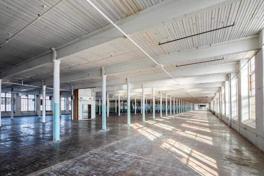 More Photos Of 165 Front St, Chicopee Apartments For Sale