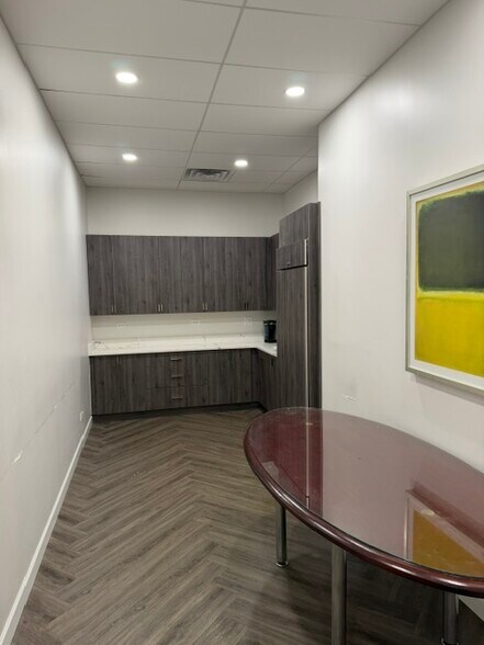 More Photos Of 28835 N Herky Dr, Lake Bluff Warehouse For Lease