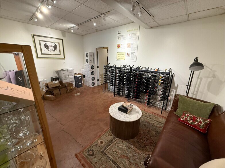 More Photos Of 1221 N Orange Ave, Orlando Storefront Retail Office For Lease